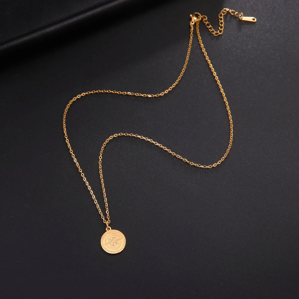 Collar de Mujer con Colgante de Brújula Rosa de los Vientos Cardinal en Oro