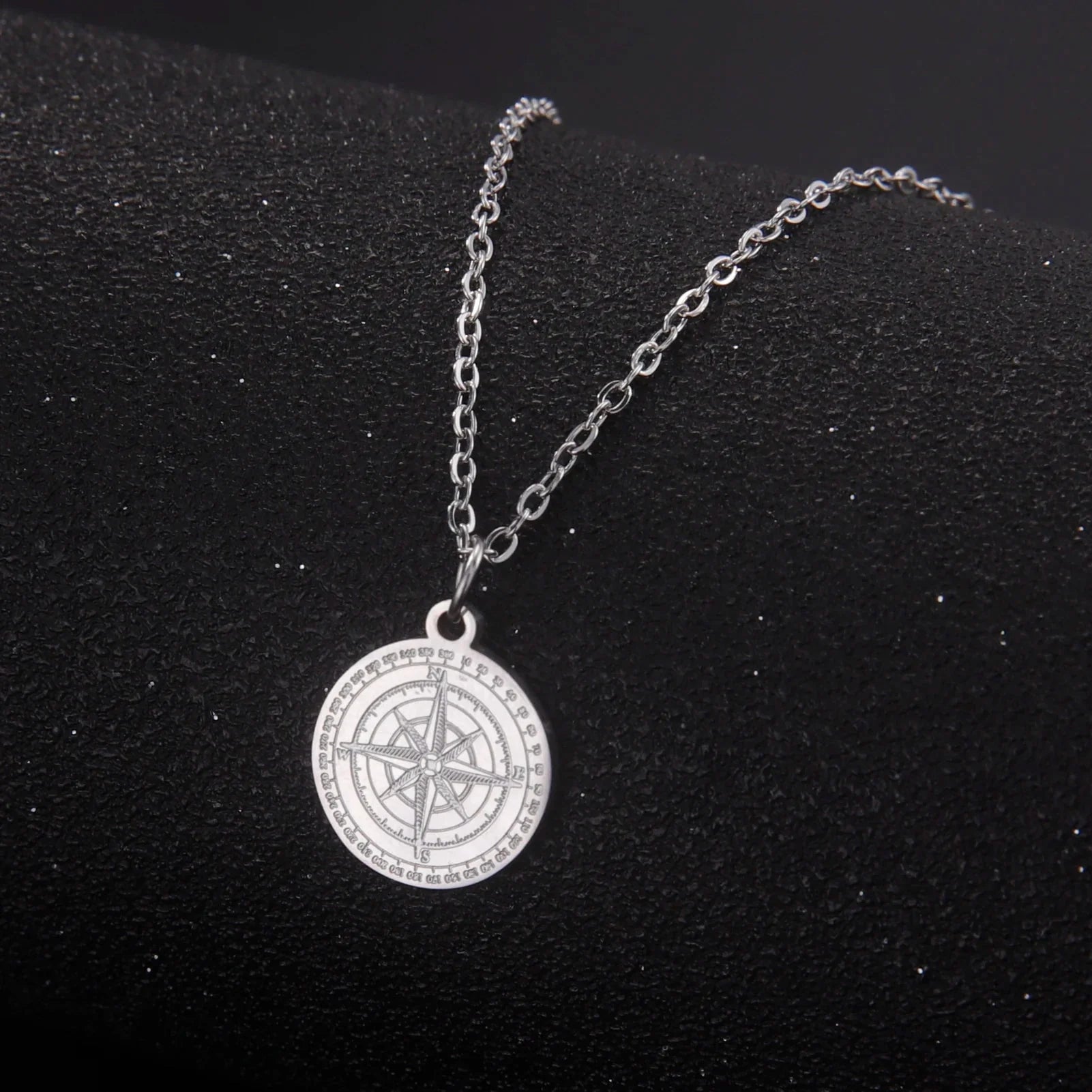 Collar de Mujer con Colgante de Brújula Rosa de los Vientos Cardinal en Plata
