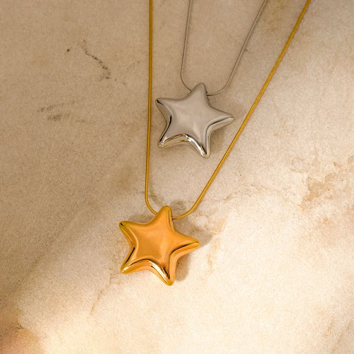 Collar para mujer con colgante de estrella en oro