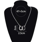 Collar Colgante Herradura Pezuña de la Suerte Blanco y Negro