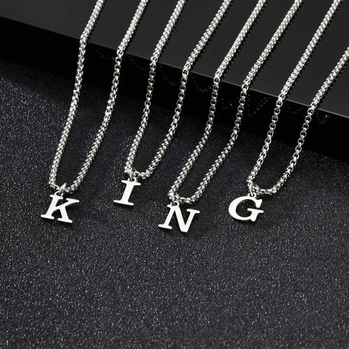 Collar para hombre con dije de inicial k