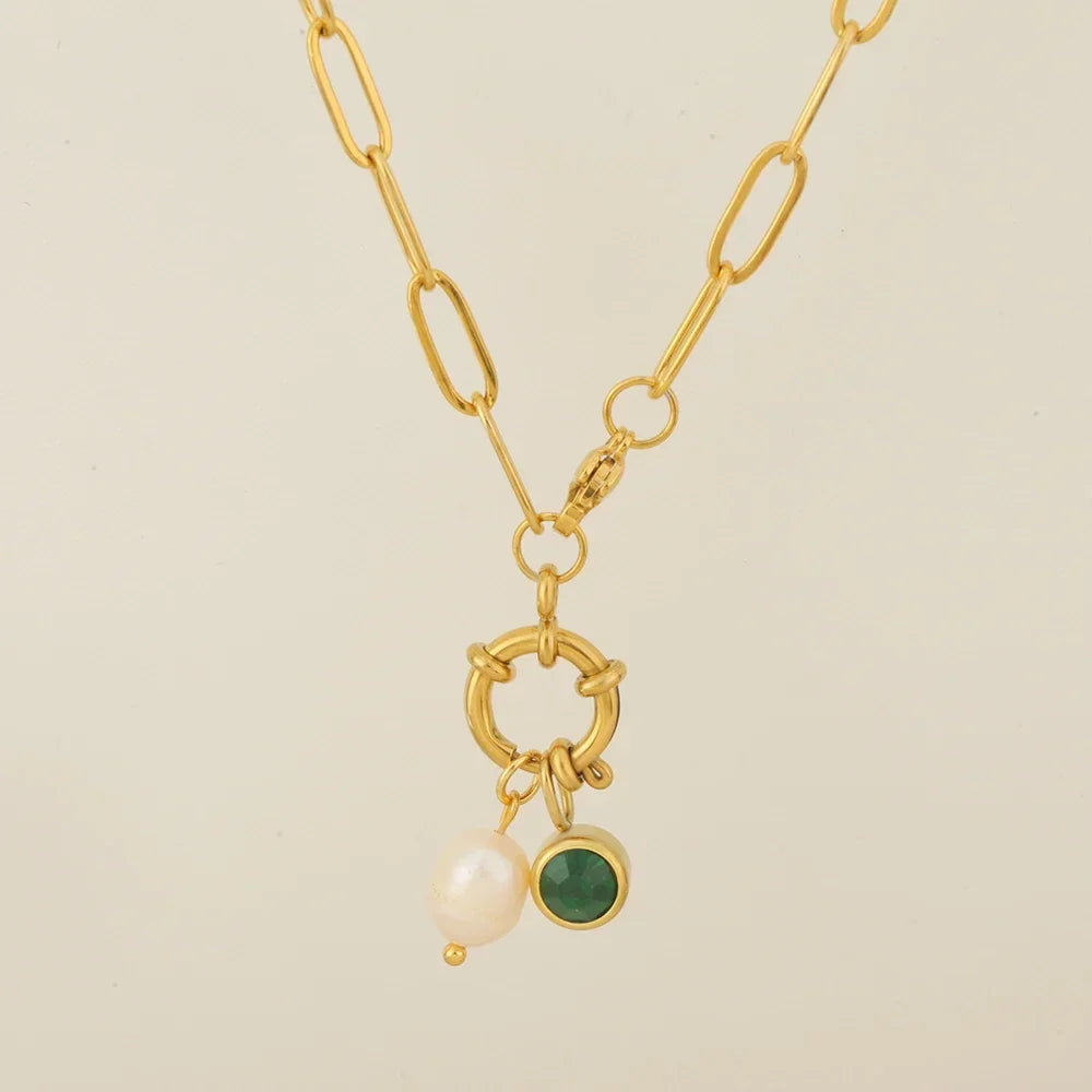 Collar de eslabones con dije de perla y piedra natal de mayo