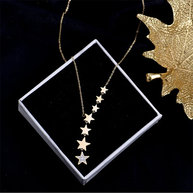 Collar con Colgante de Múltiples Estrellas