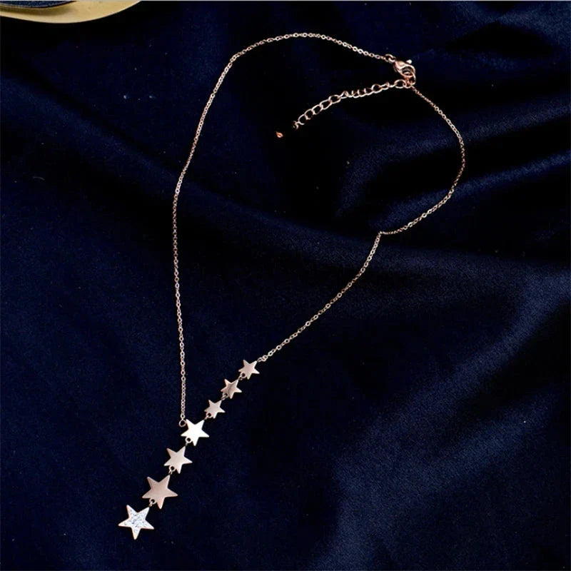 Collar con Colgante de Múltiples Estrellas