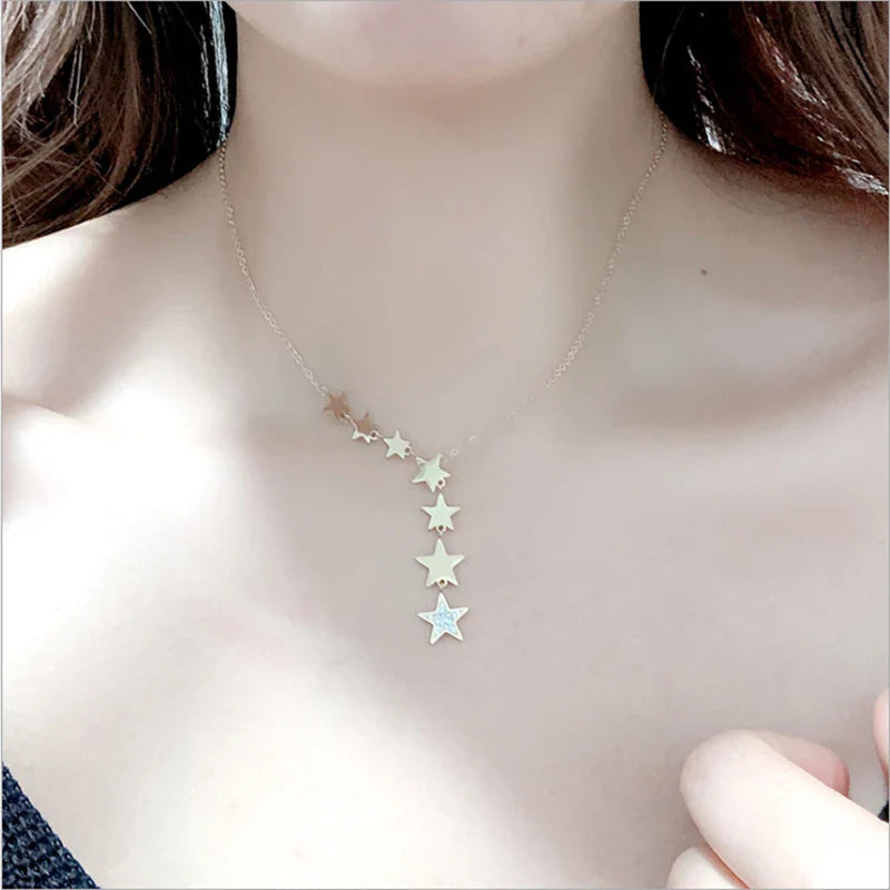 Collar con Colgante de Múltiples Estrellas