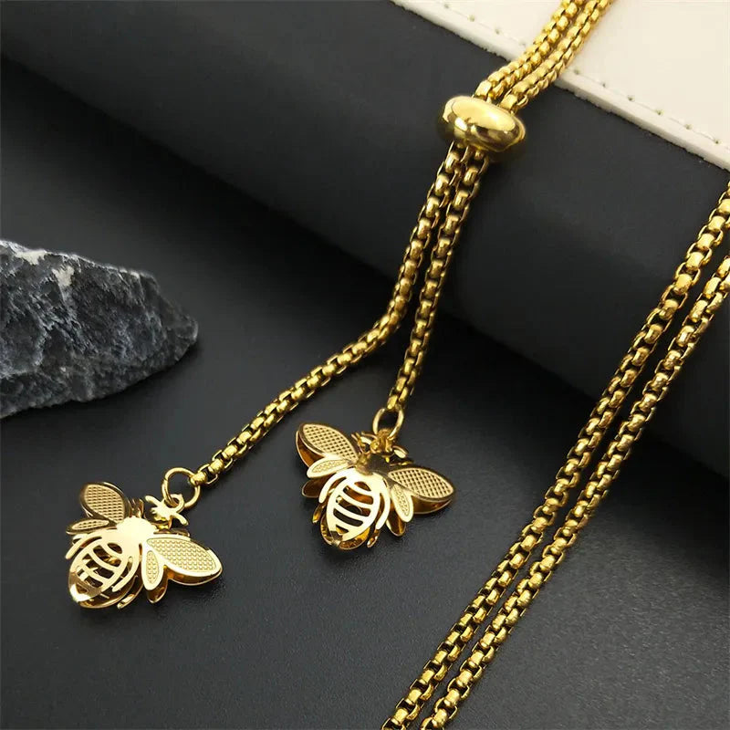 Collar con Colgante de Abeja en Oro