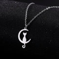 Collar con Colgante de Gato y Media Luna de Plata