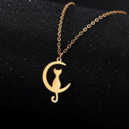 Collar con Colgante de Gato y Media Luna de Oro