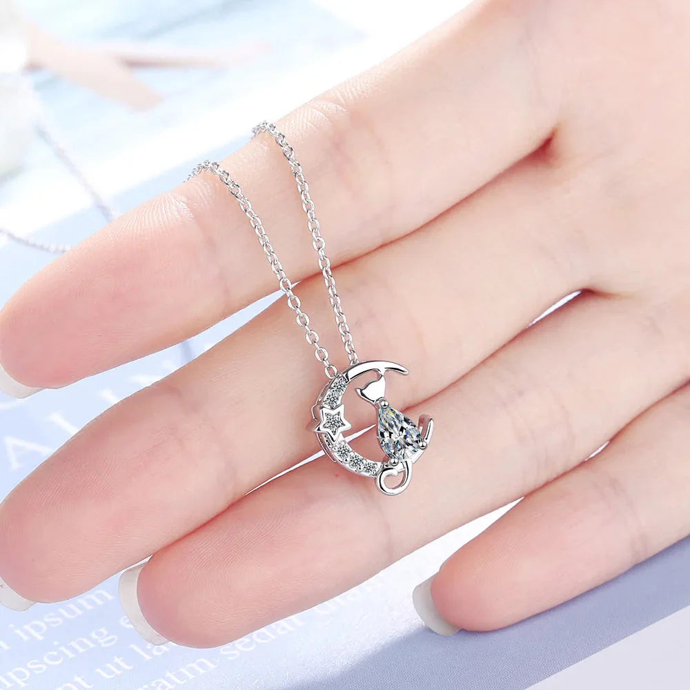 Collar con colgante de gato de circonita en plata