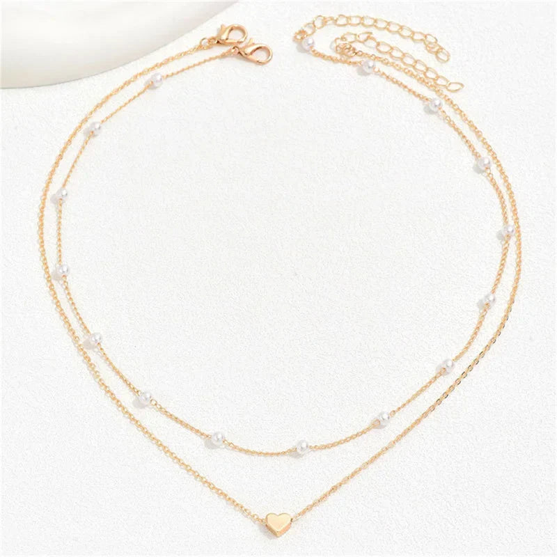 Collar con colgante de corazón y perlas