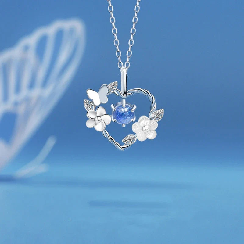 Collar con colgante de corazón de piedra de luna
