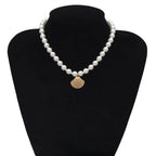 Collar con Colgante de Concha Vieira con Perlas Blancas