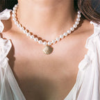 Collar con Colgante de Concha Vieira con Perlas Blancas
