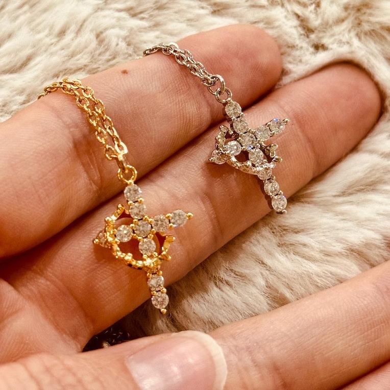 Collar Colgante Cruz y Corona oro