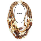 Collar con colgante de perlas y madera