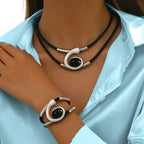 Collar con colgante y pulsera geométricos de plata