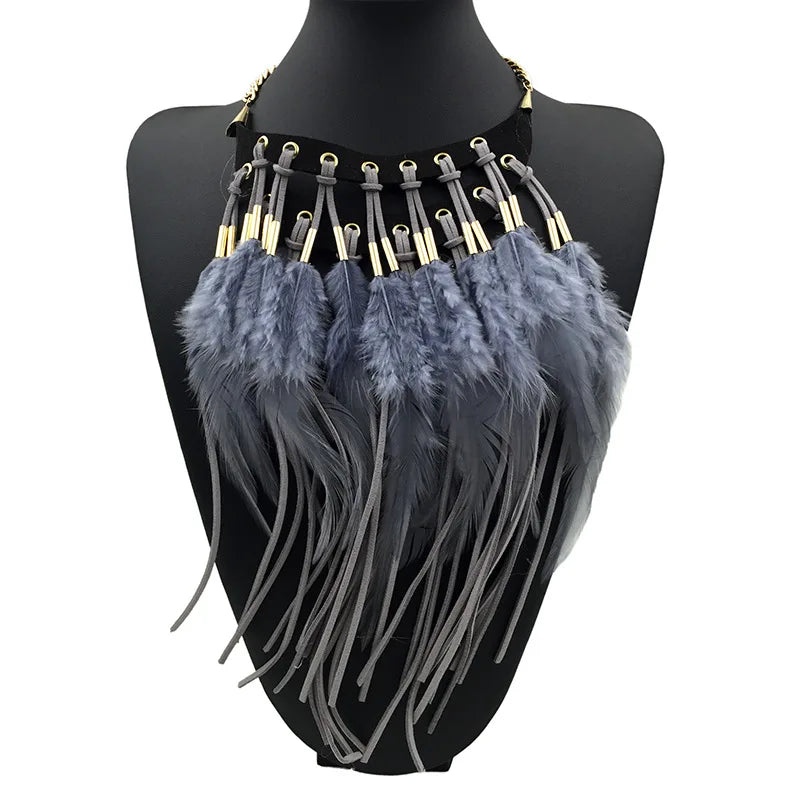 Collar con colgante de gargantilla étnica pluma gris