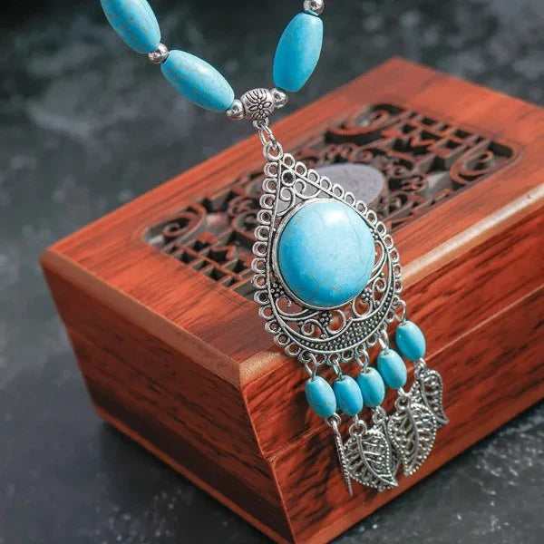 Collar con Colgante Étnico de Turquesa