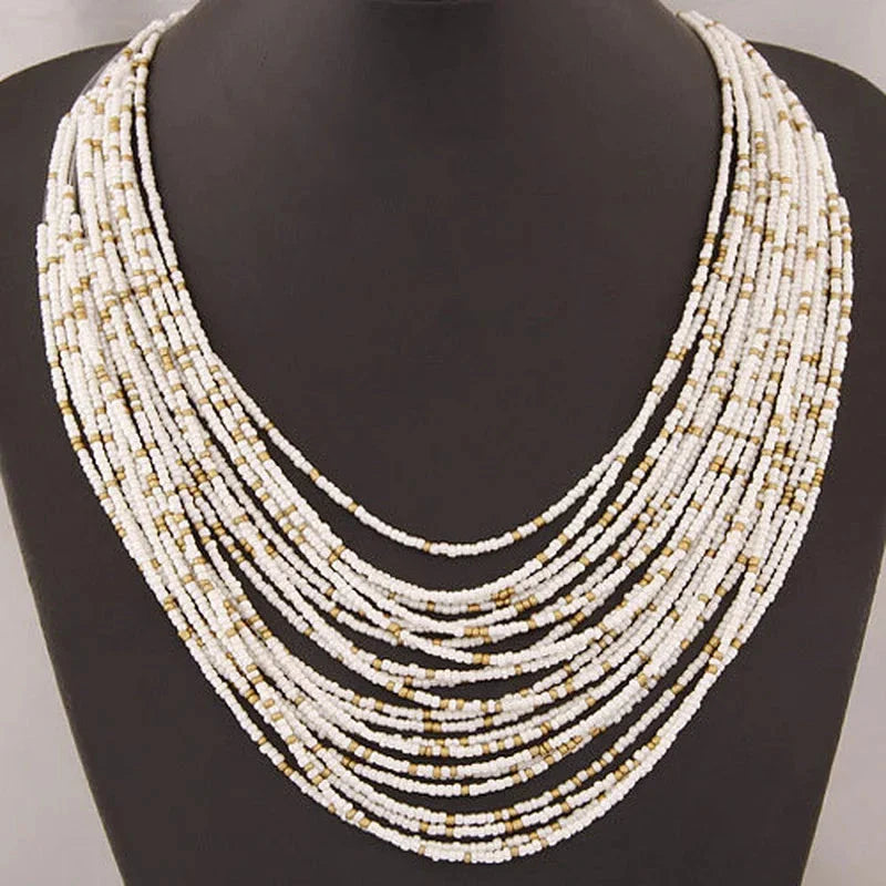 Collar Colgante Étnico Africano Multicapa blanco