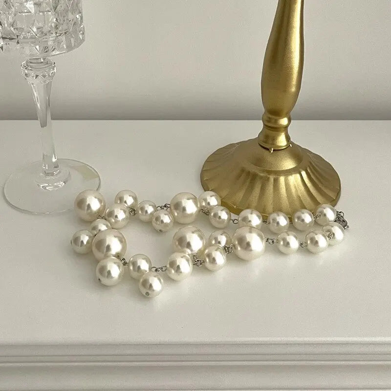 Imponente Collar con Colgante y Grandes Perlas