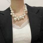 Imponente Collar con Colgante y Grandes Perlas