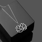 Collar con Colgante de Flor de Loto para Mujer en Plata