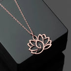 Collar con Colgante de Flor de Loto para Mujer en Oro Rosa