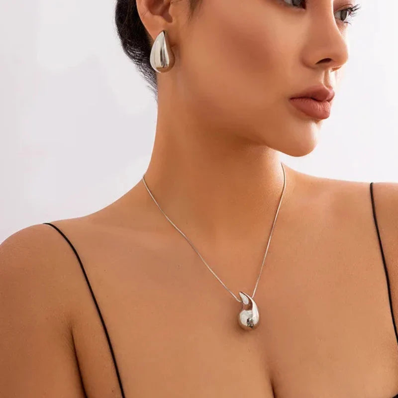 Collar con Colgante de Gota de Agua Grande Elegante en Plata