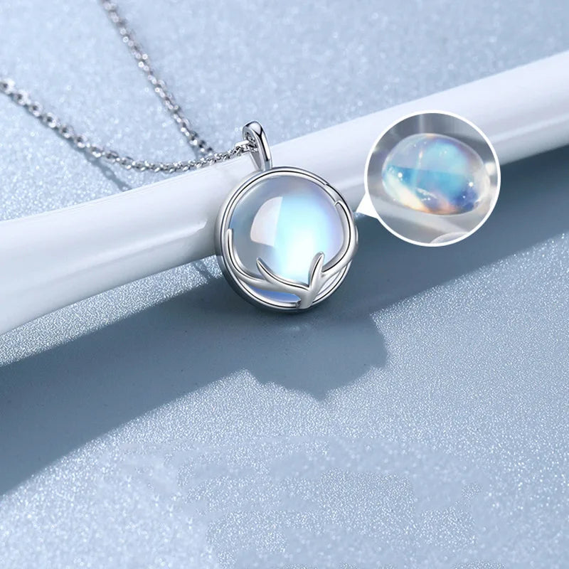 Collar con Colgante de Fertilidad con Piedra de Luna de Circonio
