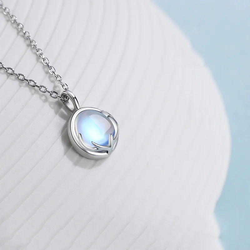 Collar con Colgante de Fertilidad con Piedra de Luna de Circonio