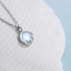 Collar con Colgante de Fertilidad con Piedra de Luna de Circonio