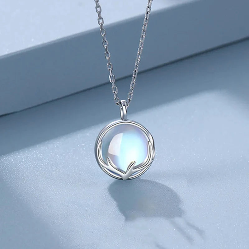Collar con Colgante de Fertilidad con Piedra de Luna de Circonio
