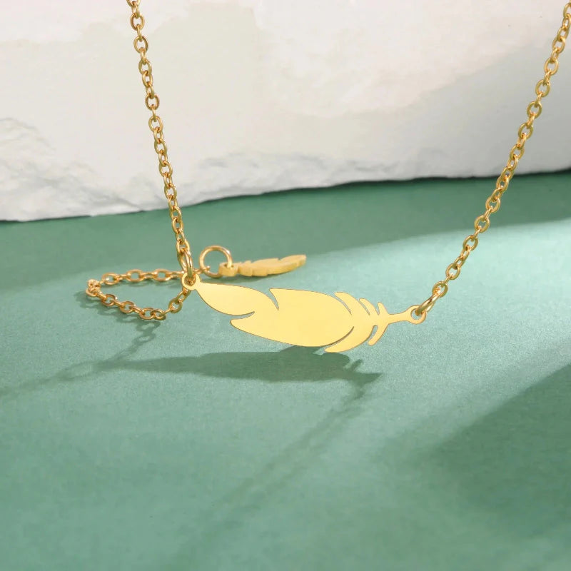 Collar Colgante Pluma Fina estilo b oro
