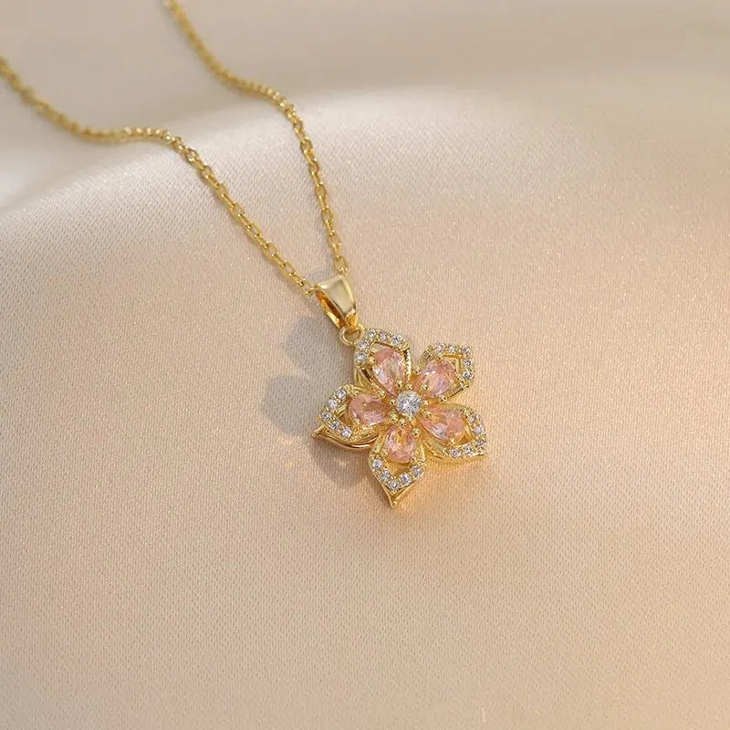 Collar con Colgante de Flor de 5 Pétalos en Circonio a