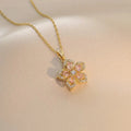 Collar con Colgante de Flor de 5 Pétalos en Circonio a