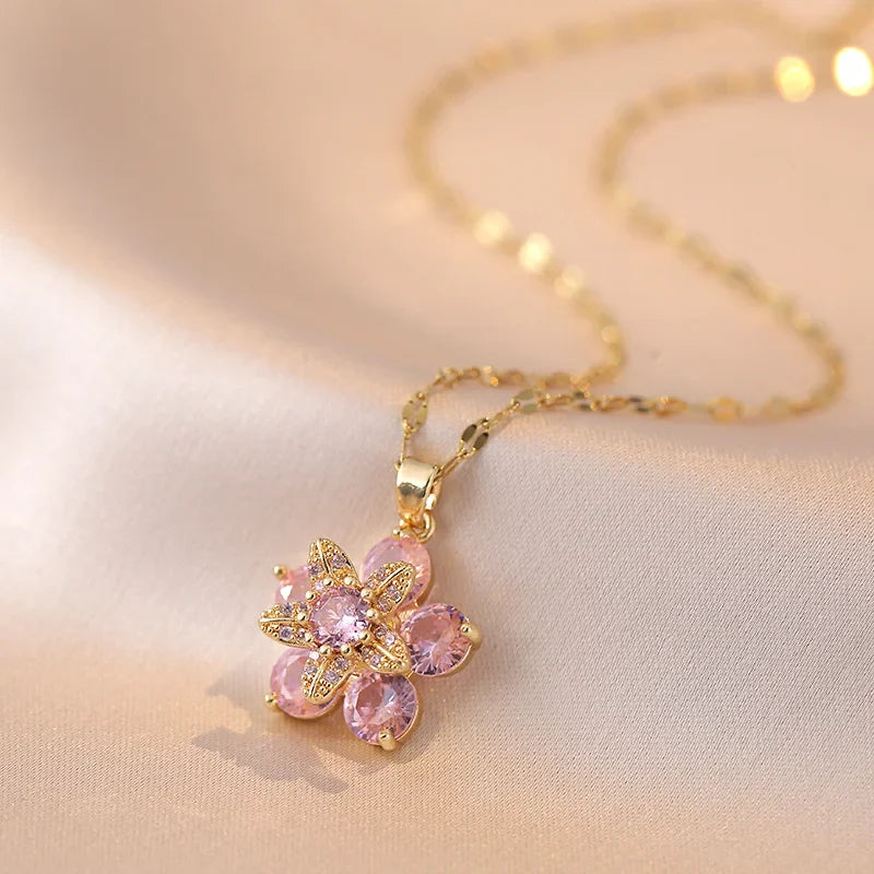 Collar con Colgante de Flor Colorida en Circonia rosa
