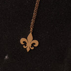 Collar y Colgante Flor de Lis oro rosa