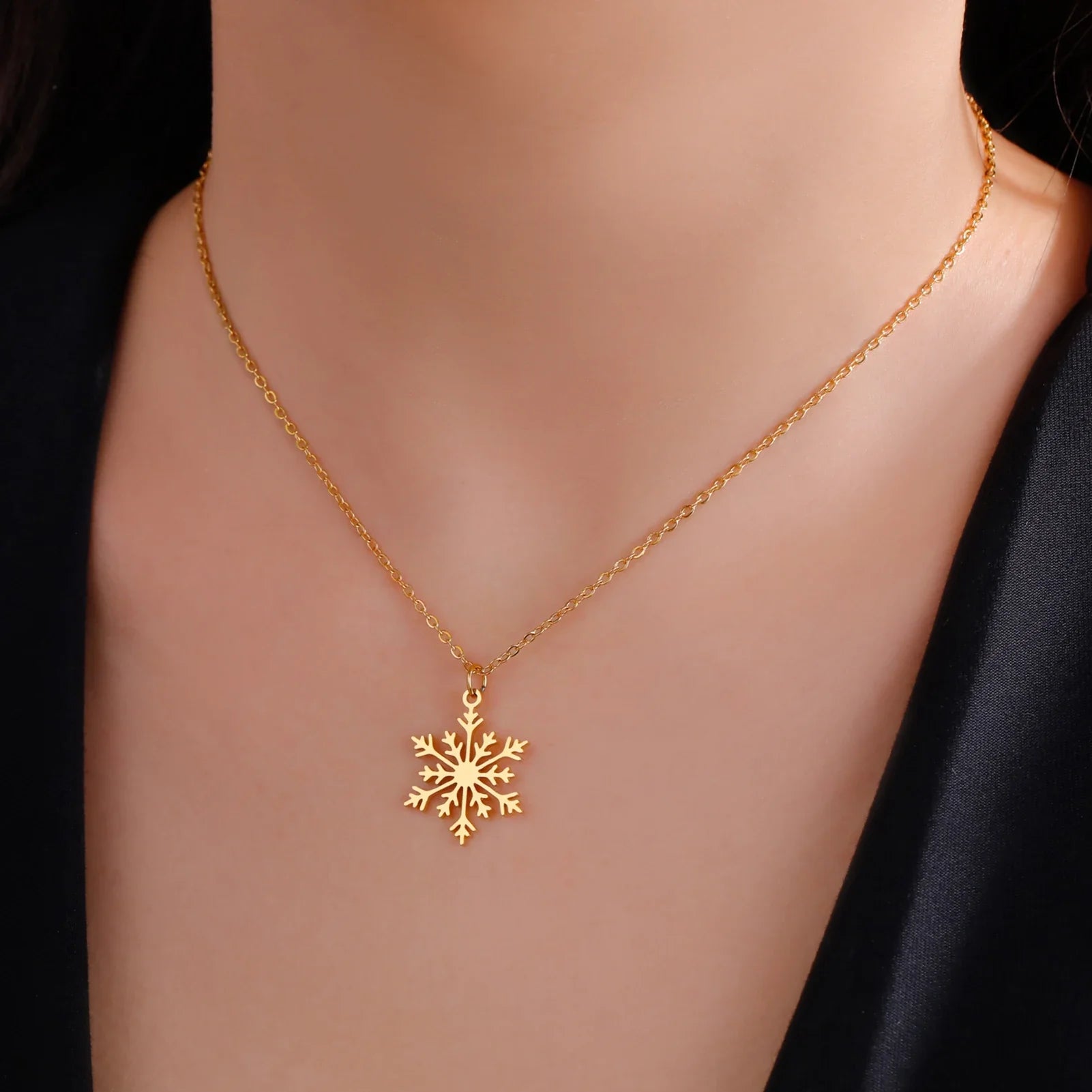 Collar con Colgante de Copo de Nieve Invierno oro