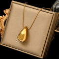 Collar con colgante de gota de agua en oro estilo 1
