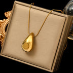 Collar con colgante de gota de agua en oro estilo 1
