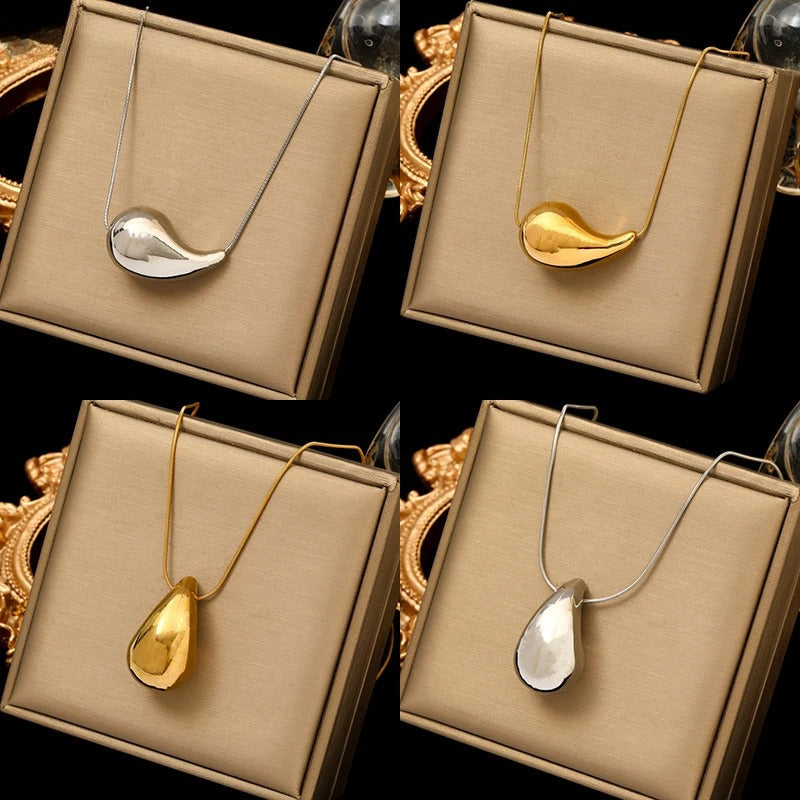 Collar con colgante de gota de agua en oro o plata