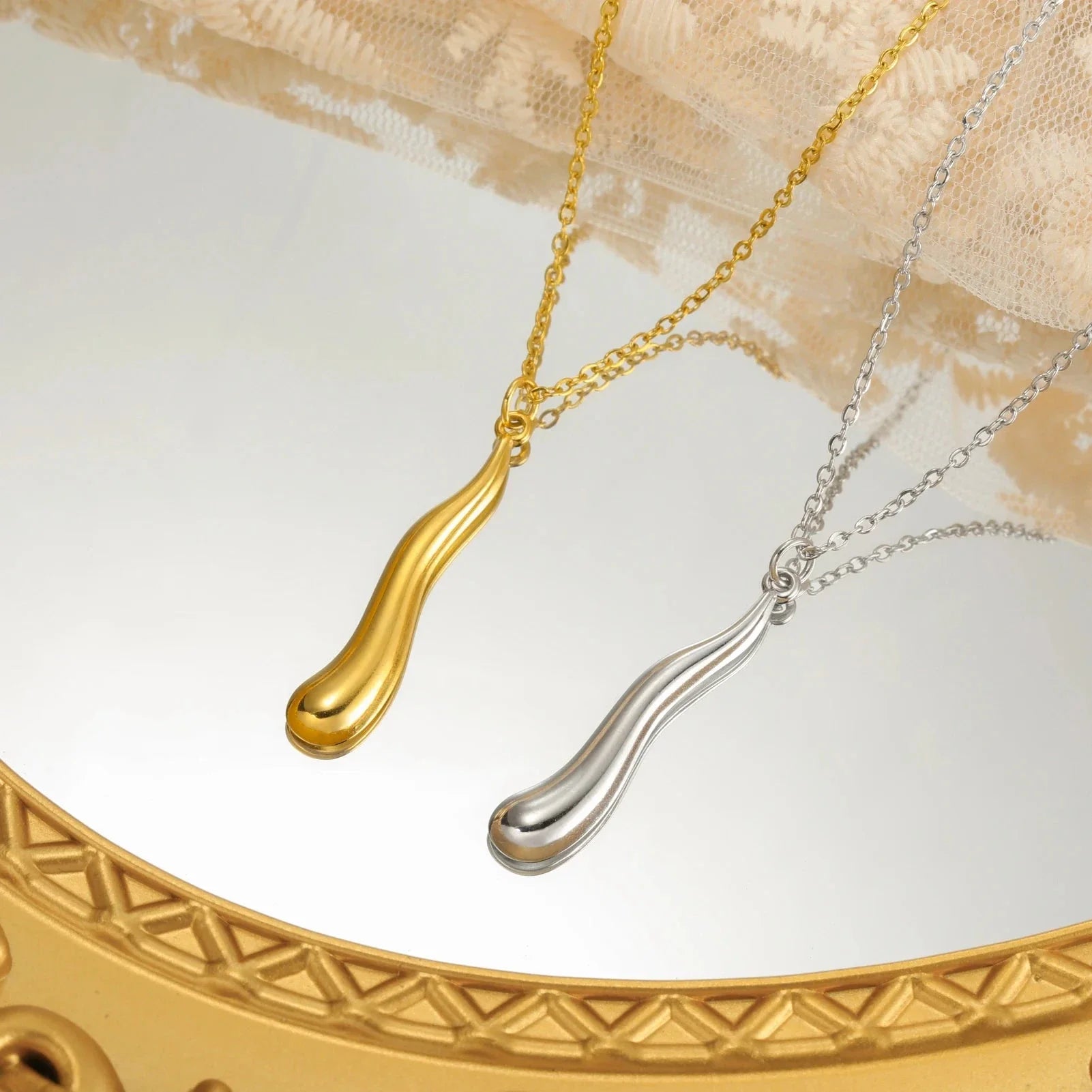 Collar con Colgante de Gota de Agua Asimétrica en oro