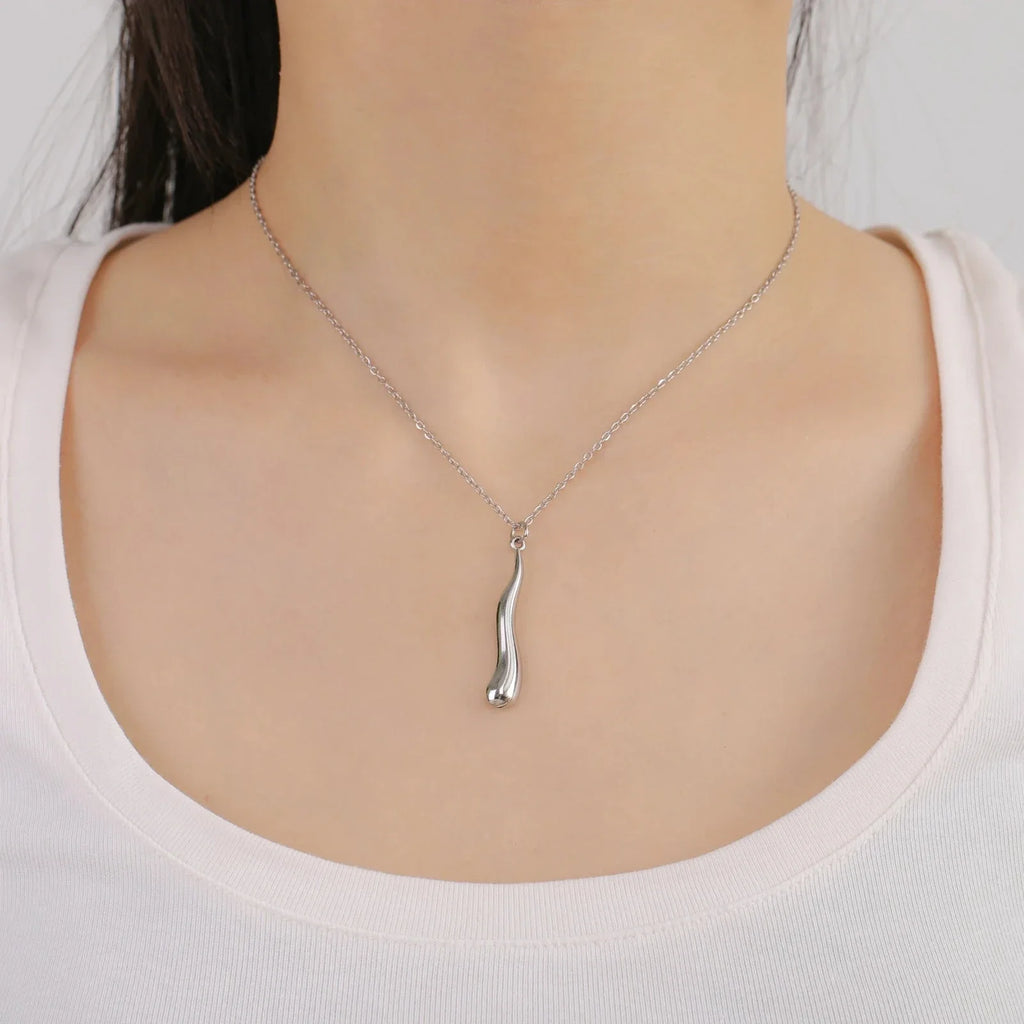 Collar con Colgante de Gota de Agua Asimétrica en plata