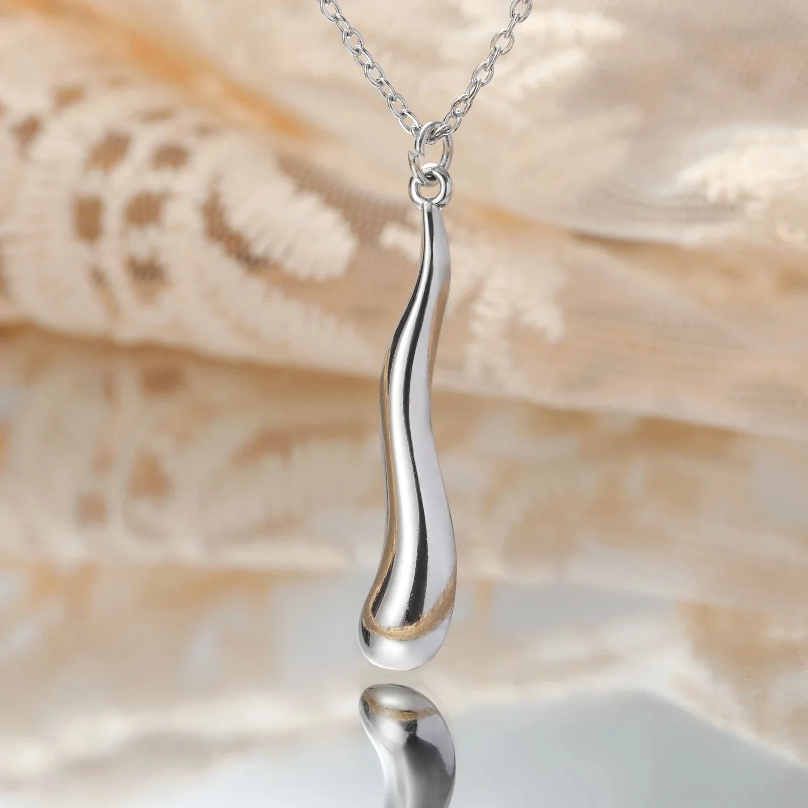 Collar con Colgante de Gota de Agua Asimétrica en plata