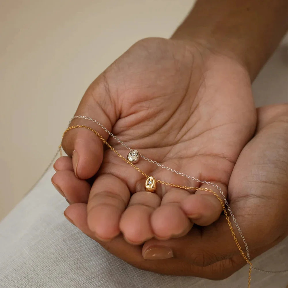 Collar con colgante de gota de agua con perla de circonio en plata