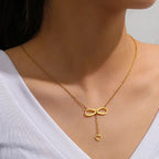 Collar con colgante de infinito y corazón en oro