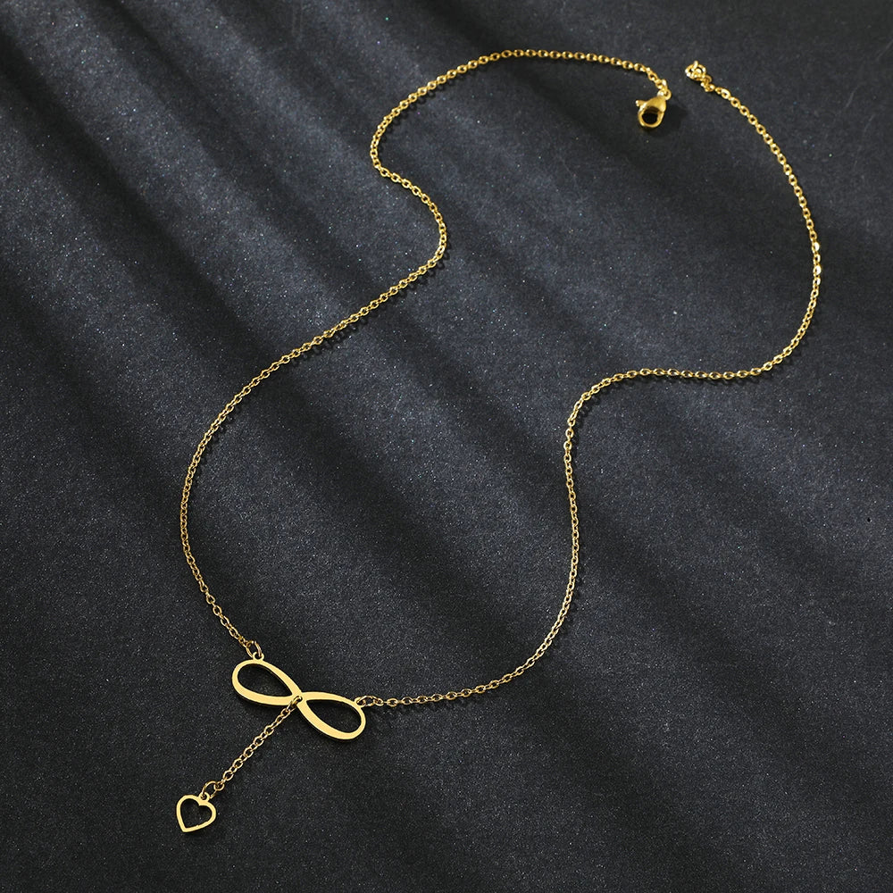 Collar con colgante de infinito y corazón en oro