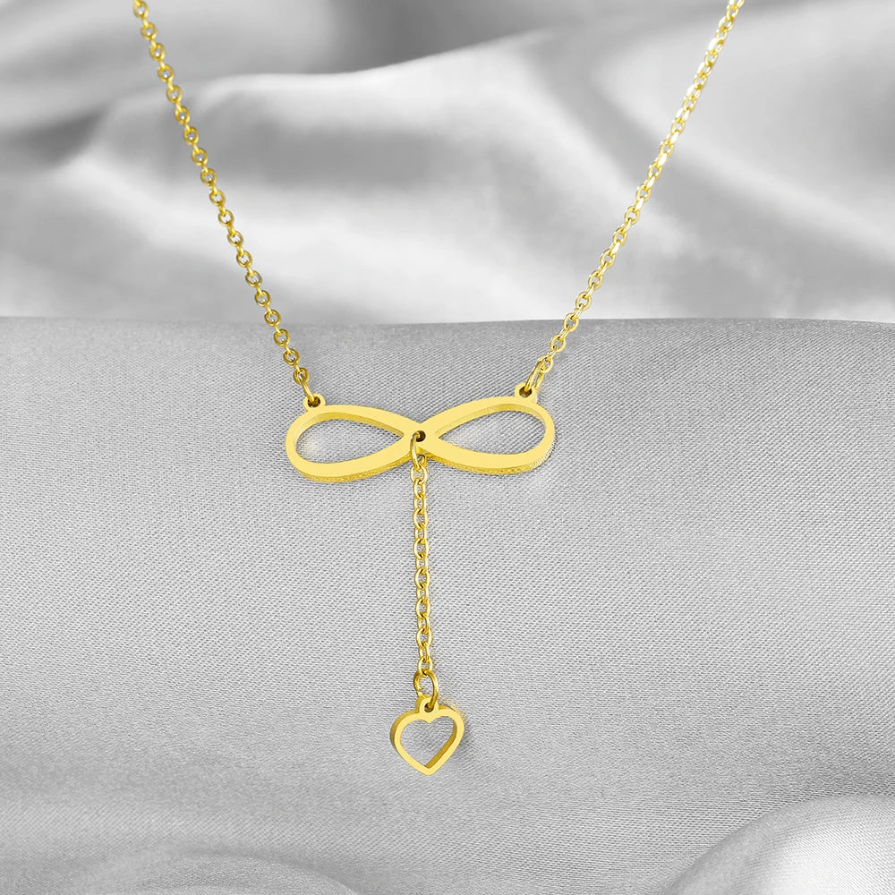 Collar con colgante de infinito y corazón en oro