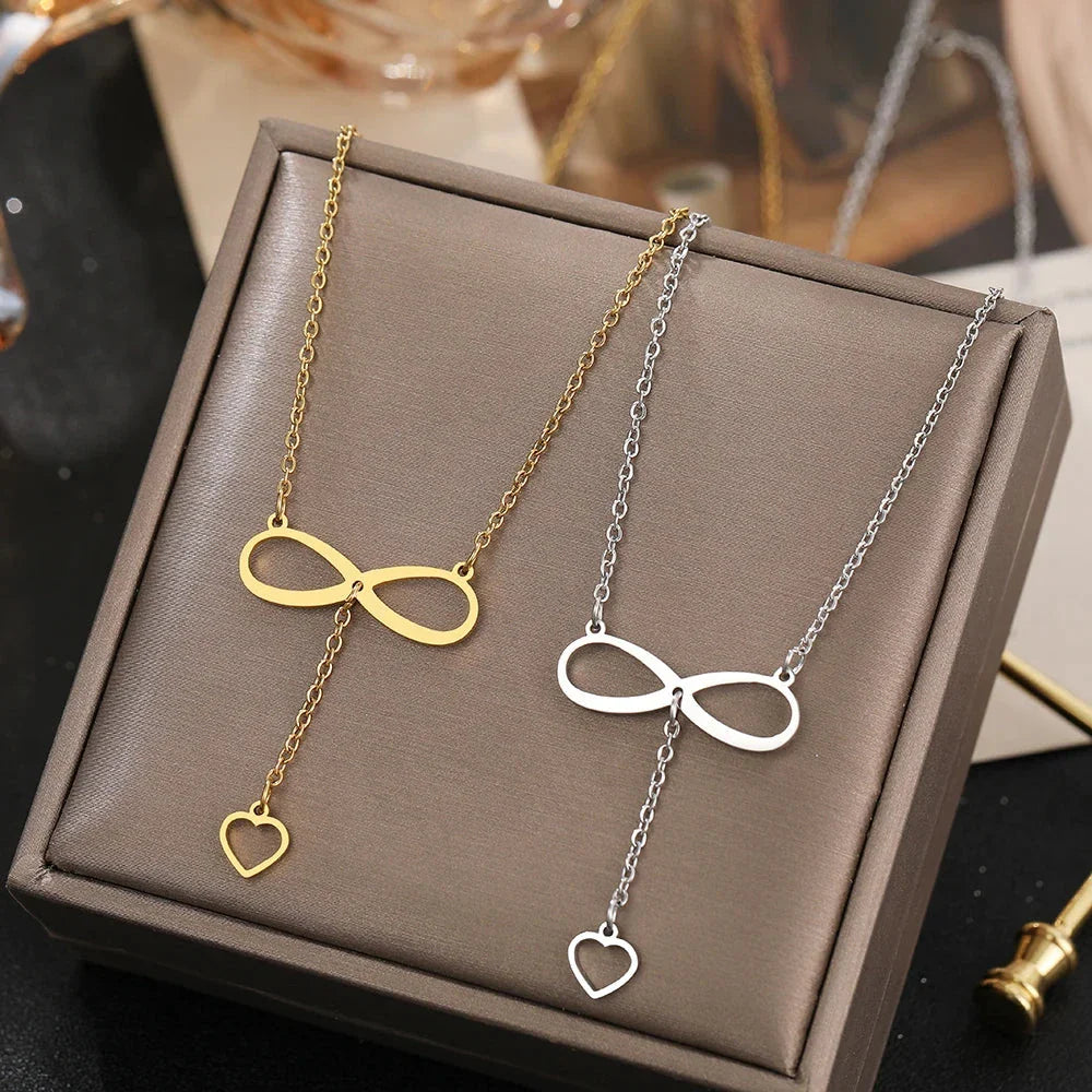 Collar con colgante de infinito y corazón en plata