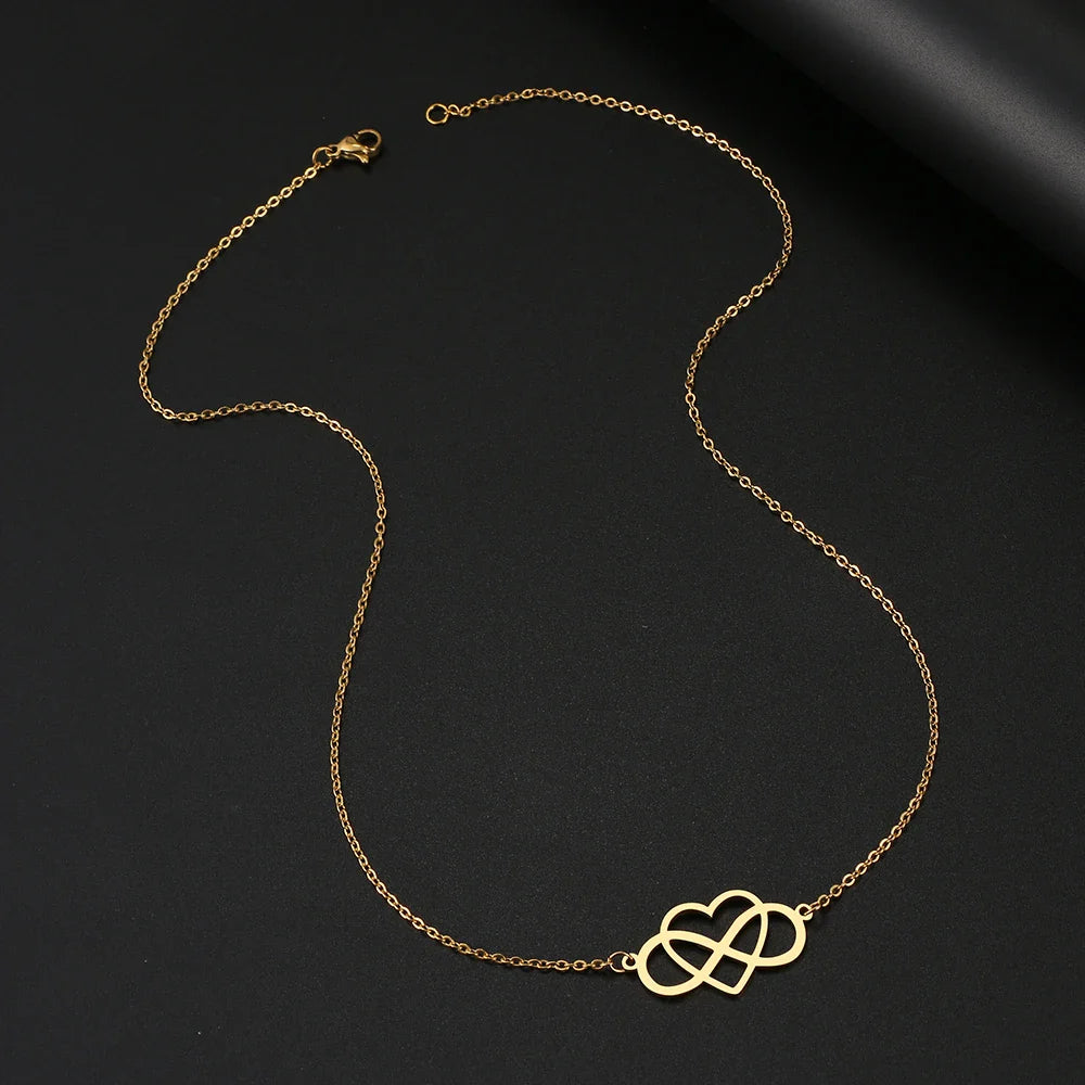 Collar con colgante de infinito y corazón para mujer en oro